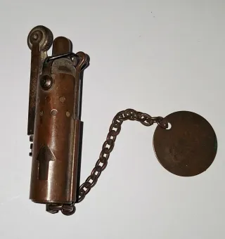 Mechero Antiguo 1828 con Cadena y Medalla