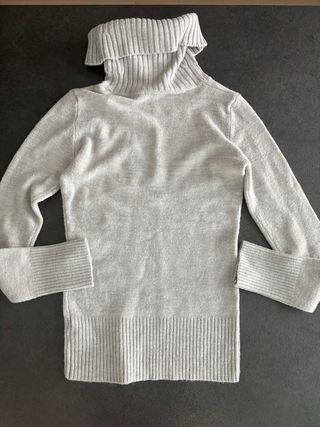 Maglione grigio collo alto