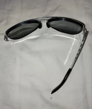 Occhiali da sole ispirati ad Elvis Presley