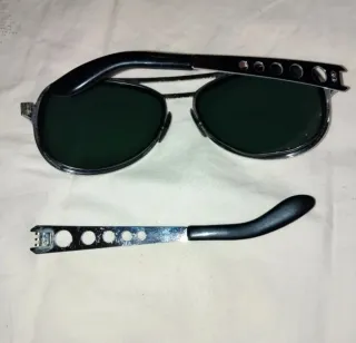 Occhiali da sole ispirati ad Elvis Presley