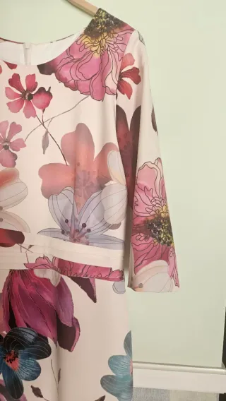 Vestido de fiesta floral blanco