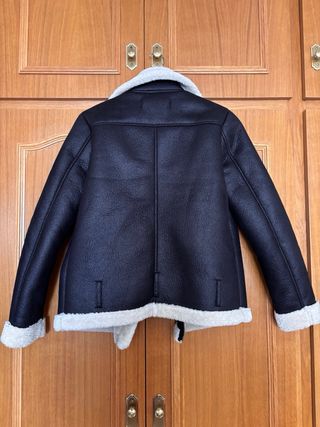 Cazadora efecto piel con borreguito