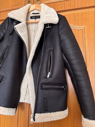 Cazadora efecto piel con borreguito