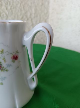 Lattiera francese in porcellana floreale