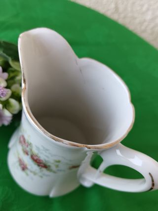 Lattiera francese in porcellana floreale