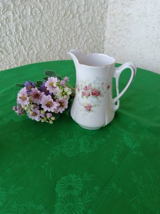 Lattiera francese in porcellana floreale