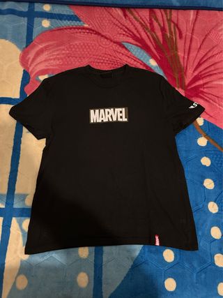 Camiseta Marvel Negra