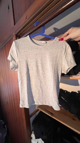 Camiseta Bershka gris