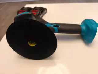 Pulidora orbital con 2 baterías