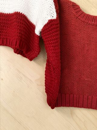 Jersey cuello alto rojo y blanco