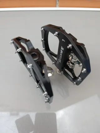 Pedales mixtos SPD para calas + plataforma. NUEVOS