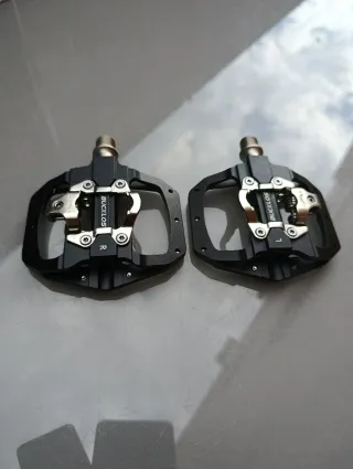 Pedales mixtos SPD para calas + plataforma. NUEVOS