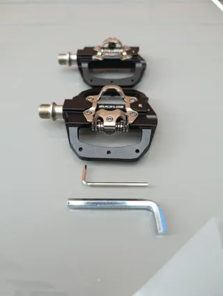 Pedales mixtos SPD para calas + plataforma. NUEVOS