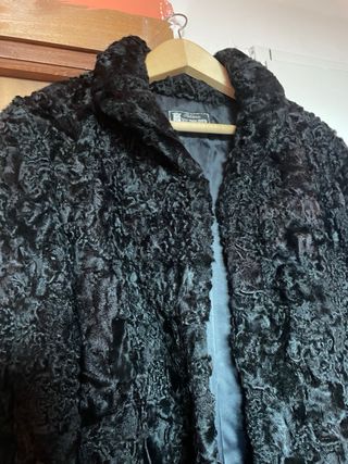 Abrigo de astracán negro