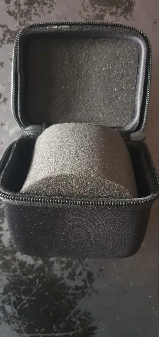 Porta reloj Breitling negro original de la marca.