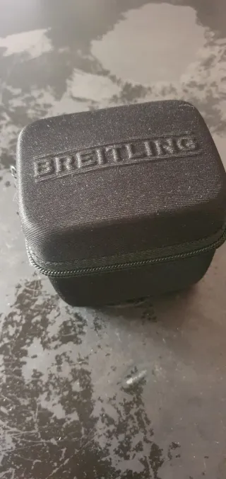 Porta reloj Breitling negro original de la marca.