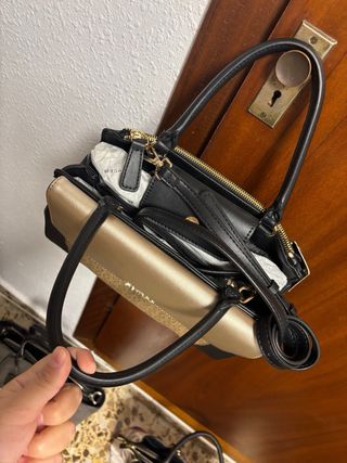 Bolso Guess Negro y Dorado Nuevo