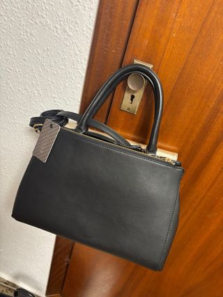 Bolso Guess Negro y Dorado Nuevo