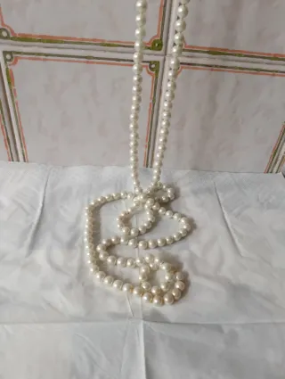 Collana di perle sintetiche bianche