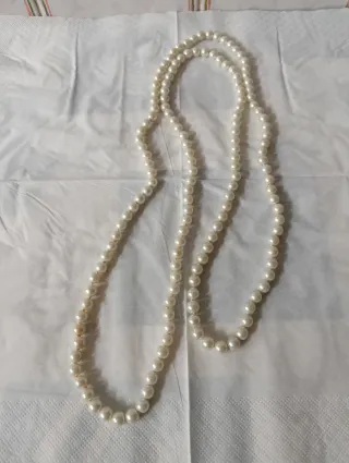 Collana di perle sintetiche bianche
