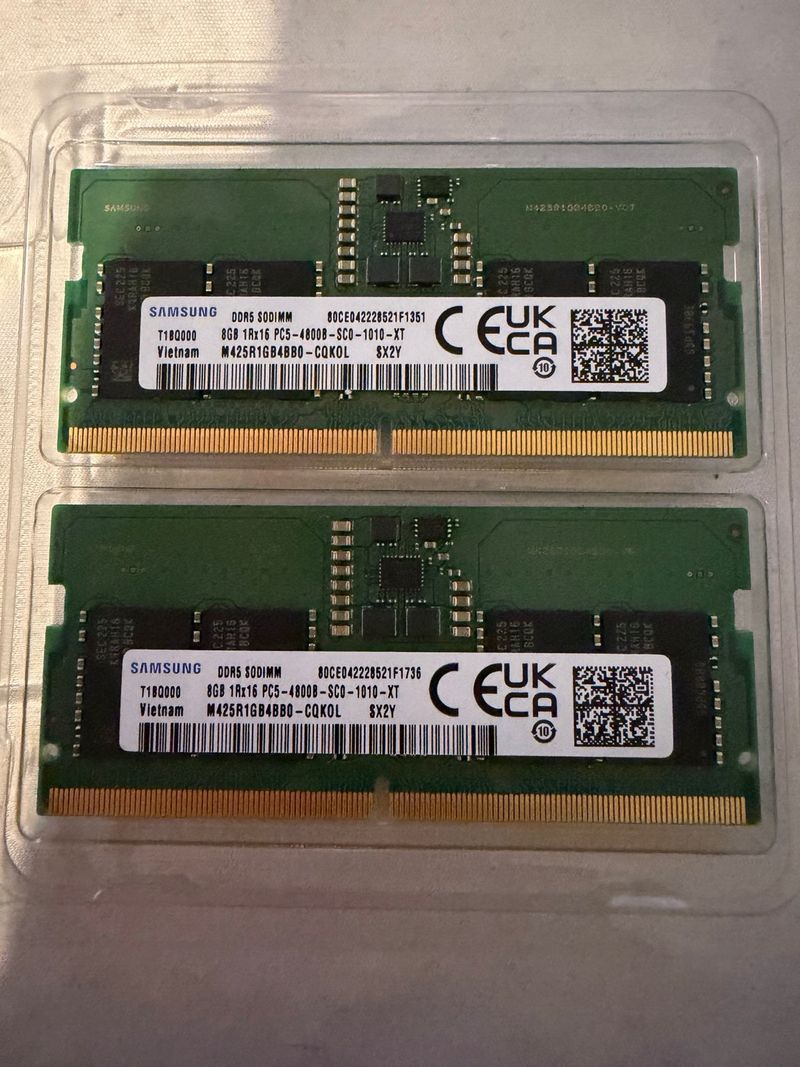 2x Samsung 8GB = 16 Gb DDR5 4800 SODIMM RAM