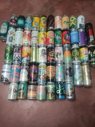 Lattinette di birra vuote per collezionisti