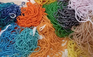 Fili di perline in vetro