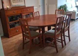 Mesa, sillas y buffet de madera Teka