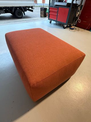 Puff naranja con la tela desenfundable