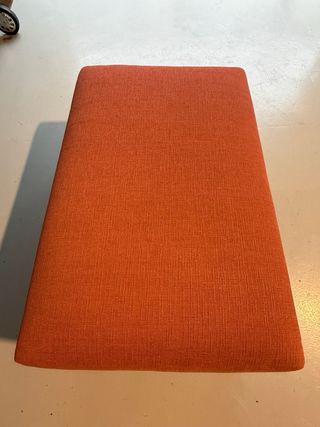 Puff naranja con la tela desenfundable