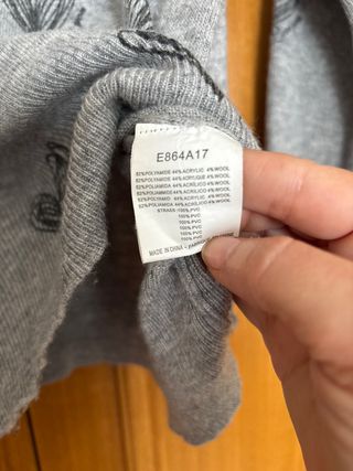 Jersey gris con corazones