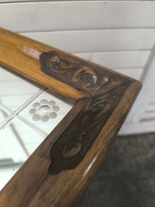 Mesa auxiliar madera y cristal tallado. Antigua