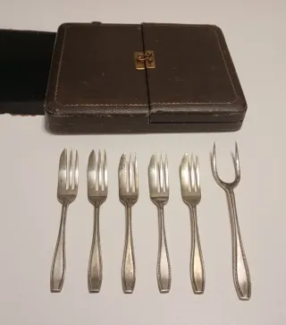 BONITO JUEGO DE 6 TENEDORES DE LA ÉPOCA VICTORIANA