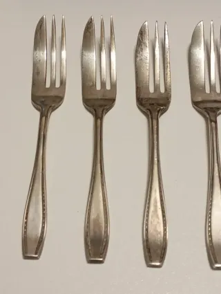 BONITO JUEGO DE 6 TENEDORES DE LA ÉPOCA VICTORIANA