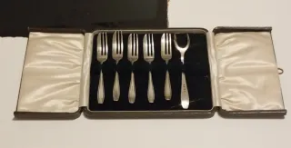 BONITO JUEGO DE 6 TENEDORES DE LA ÉPOCA VICTORIANA