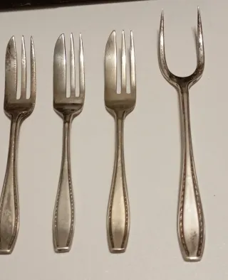 BONITO JUEGO DE 6 TENEDORES DE LA ÉPOCA VICTORIANA