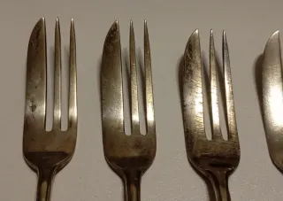 BONITO JUEGO DE 6 TENEDORES DE LA ÉPOCA VICTORIANA