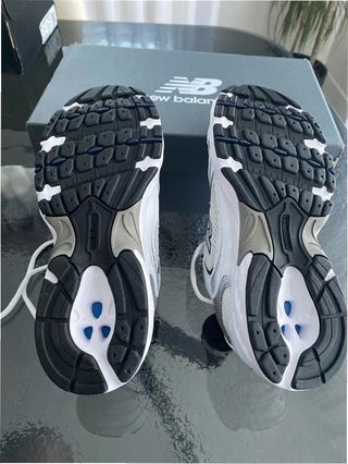 New Balance MR530SG Talla 37 Plata/Blanco