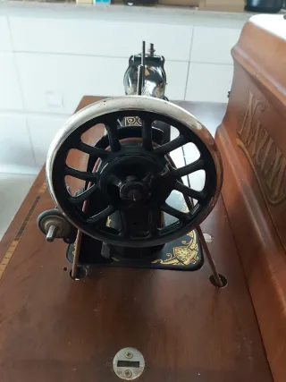 Máquina de coser antigua Naumann