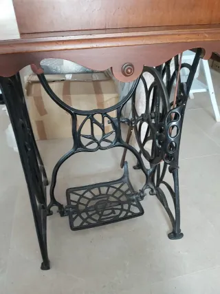 Máquina de coser antigua Naumann