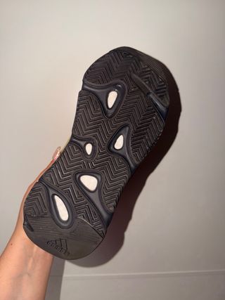 Adidas Yeezy Boost 700