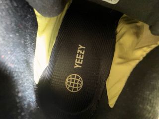 Adidas Yeezy Boost 700