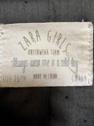 Abrigo de pelo gris con capucha Zara talla 13,14