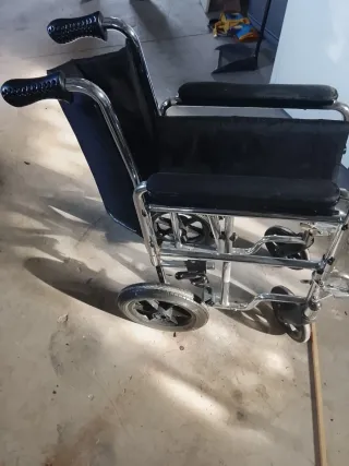 Silla de ruedas ligera plegable