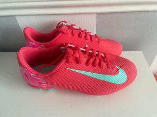 Zapatillas de fútbol Nike rosas y turquesa