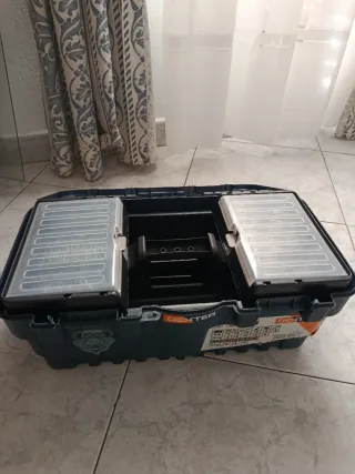 Caja de Herramientas Dexter+4 destornilladores