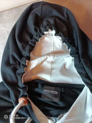 Camiseta con capucha manga corta