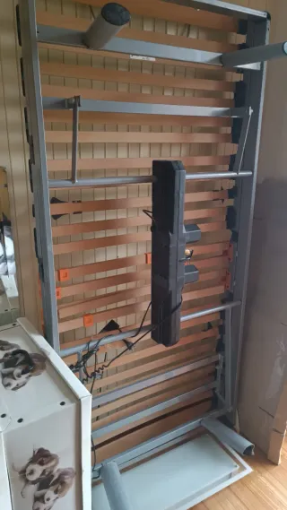 Cama articulada metálica y de madera