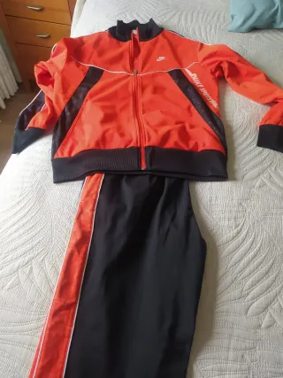 Conjunto deportivo Nike gris y azul