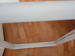 Specchio con cornice bianca